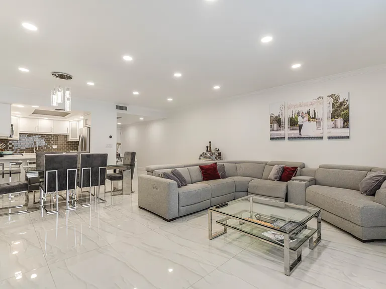 321 S San Vicente Blvd #903 — Photo 7