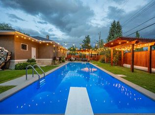 15 NE Wilshire Pl SW, Calgary, AB T3C 3B9