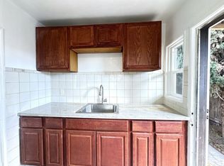 9836 Walnut St, Oakland, CA 94603