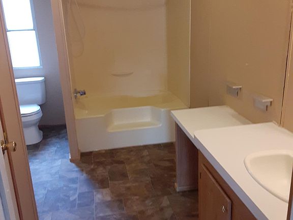 4th image of 8601 Evergreen Ln