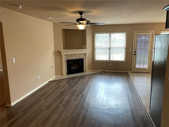 3rd image of 1012 Kensington Dr