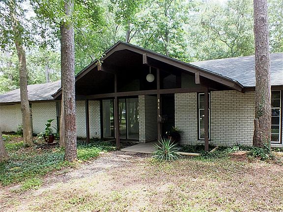 4th image of 814 Rosewood Dr