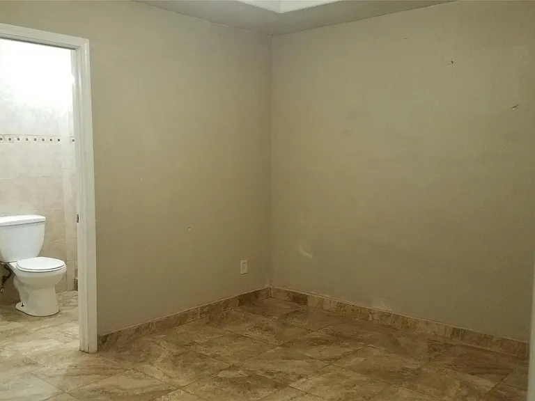 8030 Darlington Dr — Photo 10