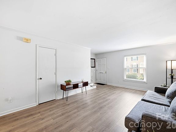 4th image of 3720 Park Rd Unit J