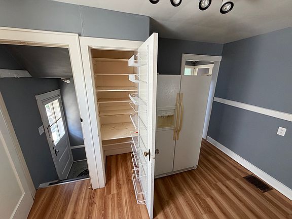 5th image of 104 Oxford Pl