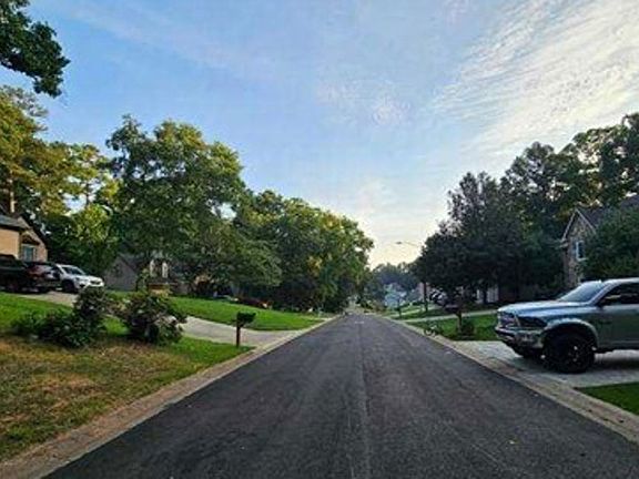 Exterior Neighborhood (street photo)