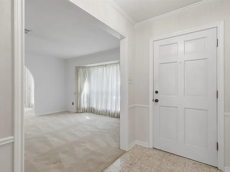 5923 Pinewood Springs Dr — Photo 4