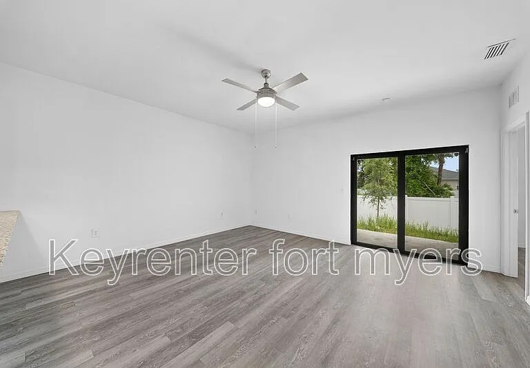 4716 29th St SW — Photo 13