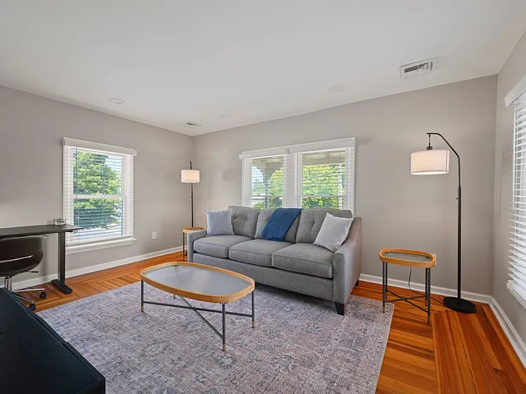 20-22 Lincoln Ave — Photo 2