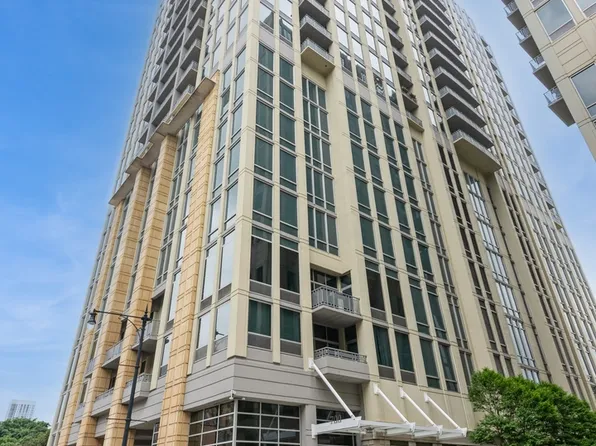 700 N Larrabee St APT 1205, Chicago, IL 60654
