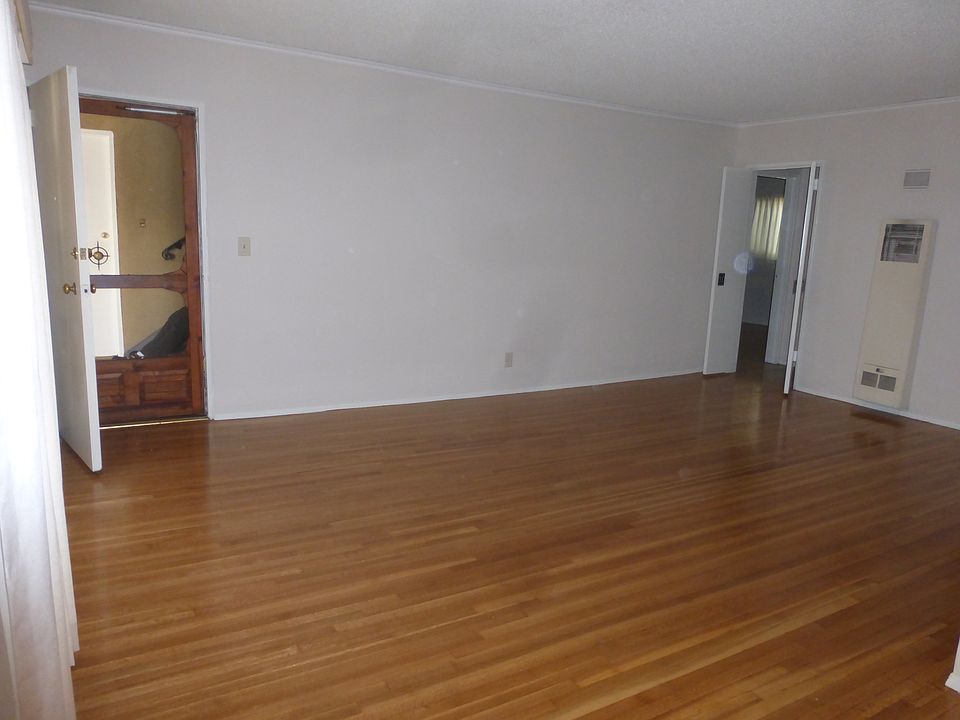 Livingroom facing front door
