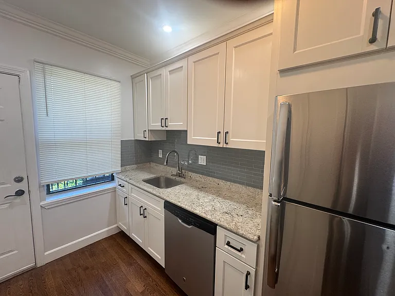 435 Walnut Ave #4 — Photo 8