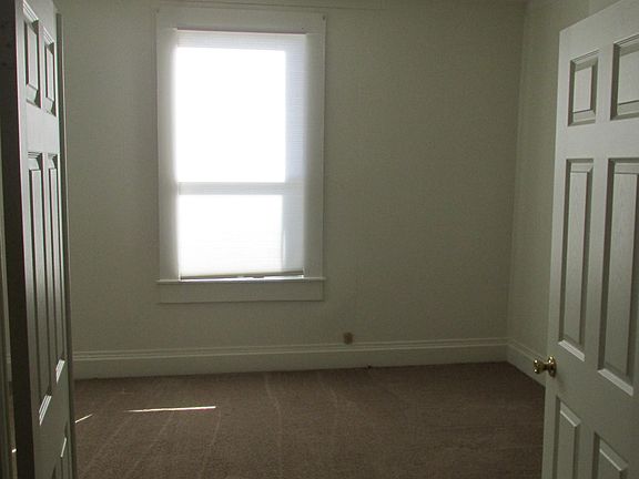 4th image of 218 Almond St