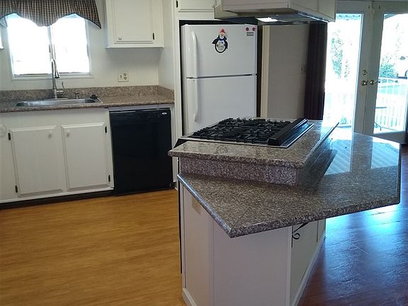4th image of 179 Maureen Cir