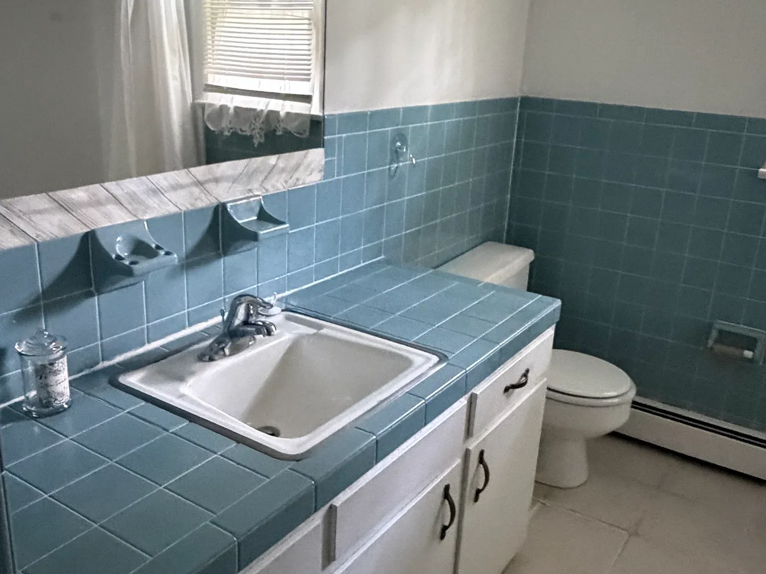 4 bed, 1.5 bath, 1600 sqft, $2,300 — Photo 4