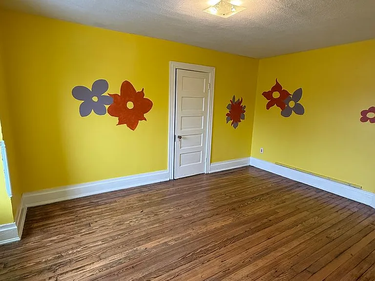 49 W Commerce St — Photo 36