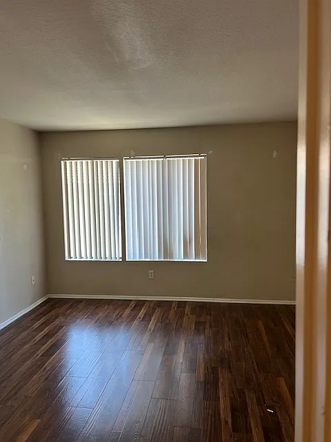 2 bed, 1000 sqft, $2,300 — Photo 3