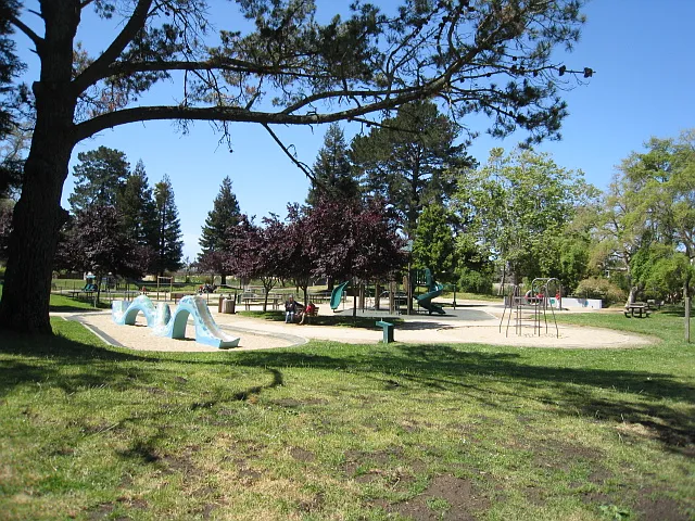 park close to the complex