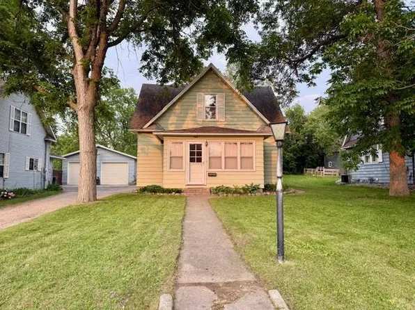 926 N Park St, Fergus Falls, MN 56537