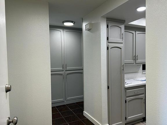 4th image of 4843 Voltaire St #2