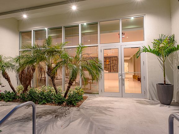 5th image of 321 NE 26th St #608