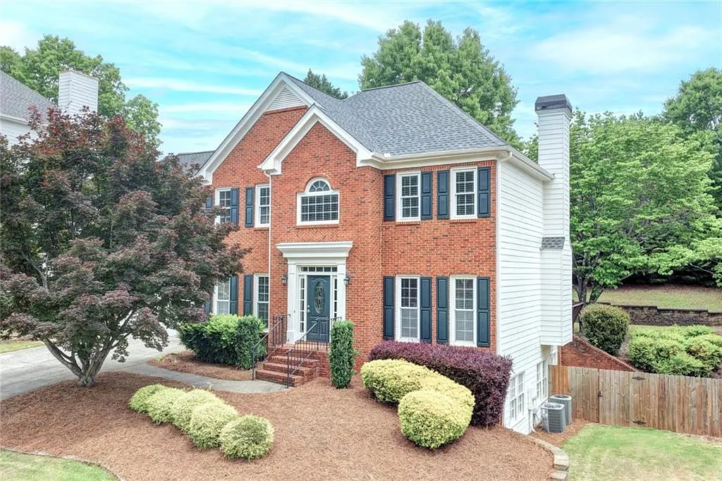 5 bed, 2.5 bath, 2888 sqft, $3,600 — Photo 2