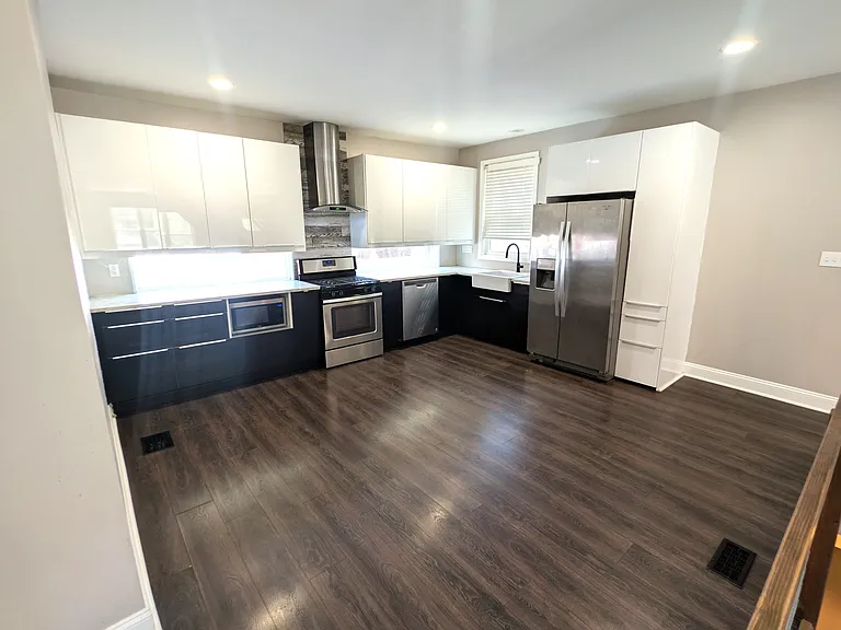 5225 Lotus Way — Photo 6