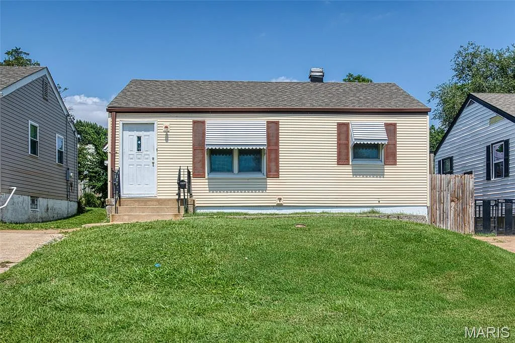 2 bed, 1.0 bath, 780 sqft, $1,300 — Photo 1