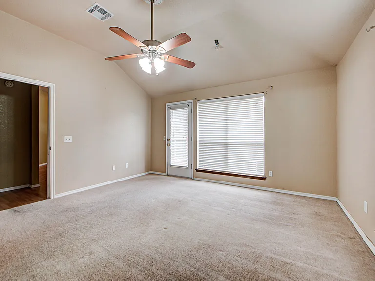 2912 Edinburg Dr — Photo 24