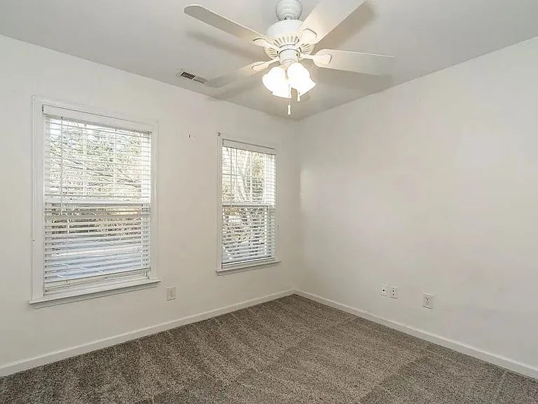 546 Elm Ave — Photo 13