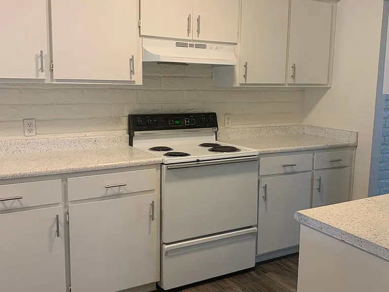 Taylor Heights Apartments — Photo 40
