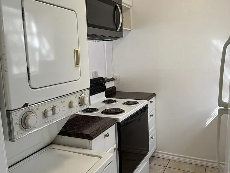 801 Continental Dr #3 — Photo 4