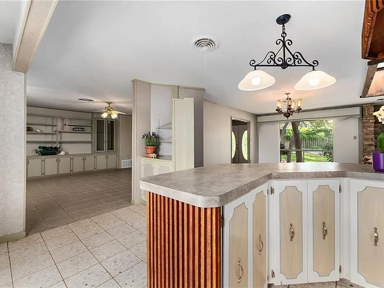 610 Lancelot Way — Photo 16