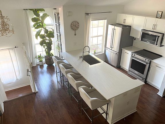4th image of 4275 Castlebridge Ln