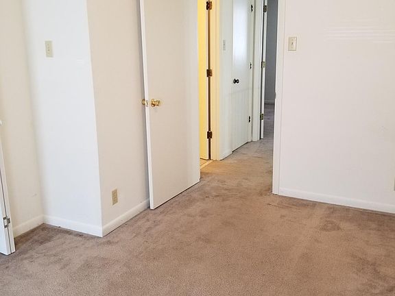 4th image of 9109 Parktop Ln APT B