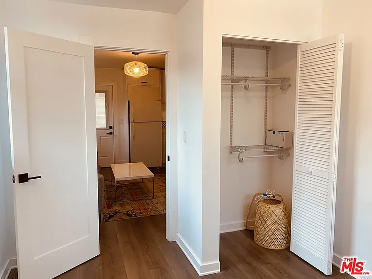 1032 S Burlington Ave #1/2 — Photo 6