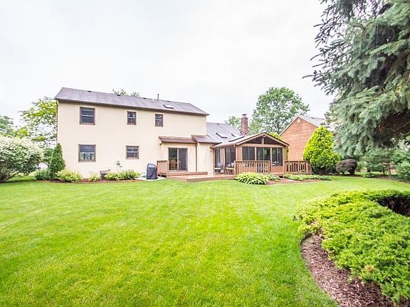 3rd image of 8549 Appleridge Cir