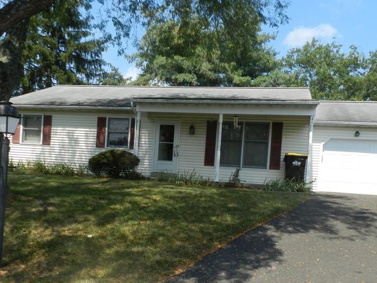 21 Lenape Dr, Sellersville, PA 18960