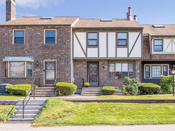 10 Scott Dr #D10, Chelmsford, MA 01824