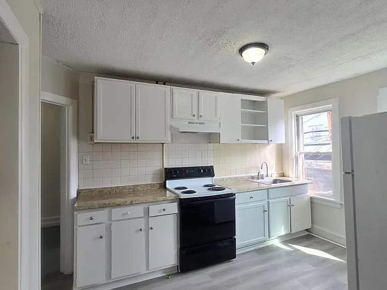 1419 Princeton Ave — Photo 2