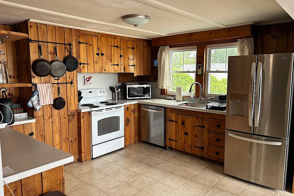 4 bed, 1848 sqft, $2,100 — Photo 2