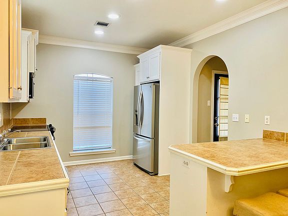 2nd image of 229 Harvest Pointe Cir