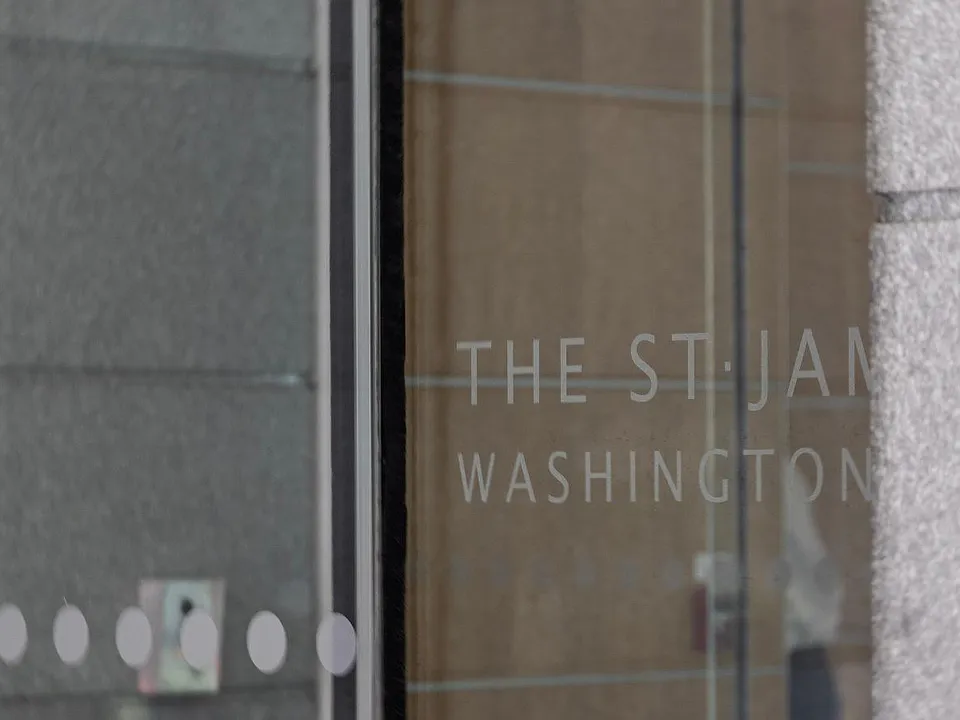 204 W Washington Sq #1802