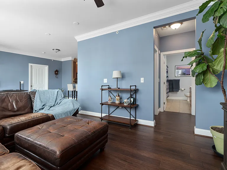 936 Perry St #302 — Photo 17
