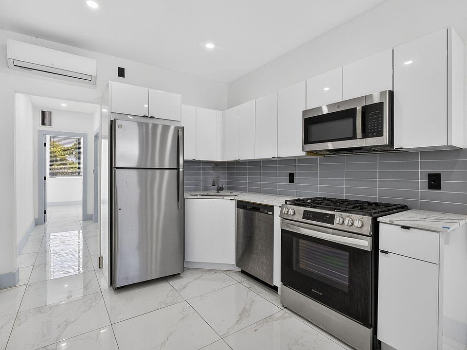 1st image of 324 20th St #14