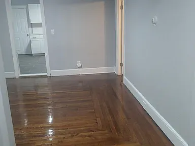 3 bed, 1028 sqft, $1,900 — Photo 3