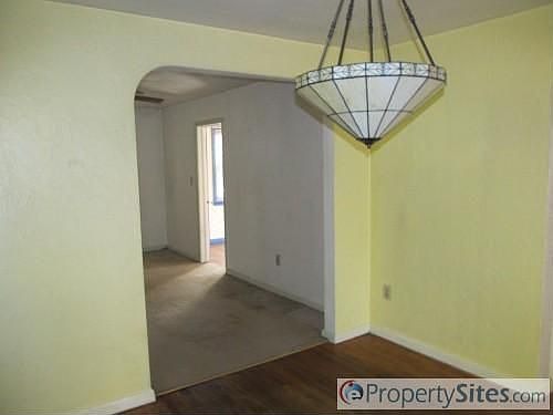 3rd image of 405 Beechwood Ave