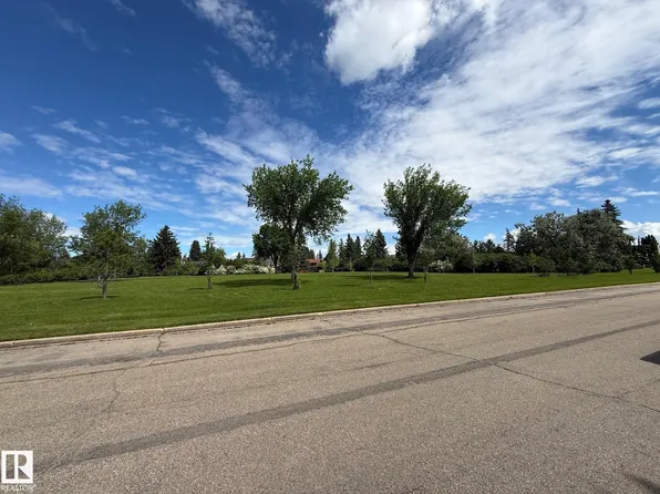 23 Westbrook Dr NW #A, Edmonton, AB T6J 2C8