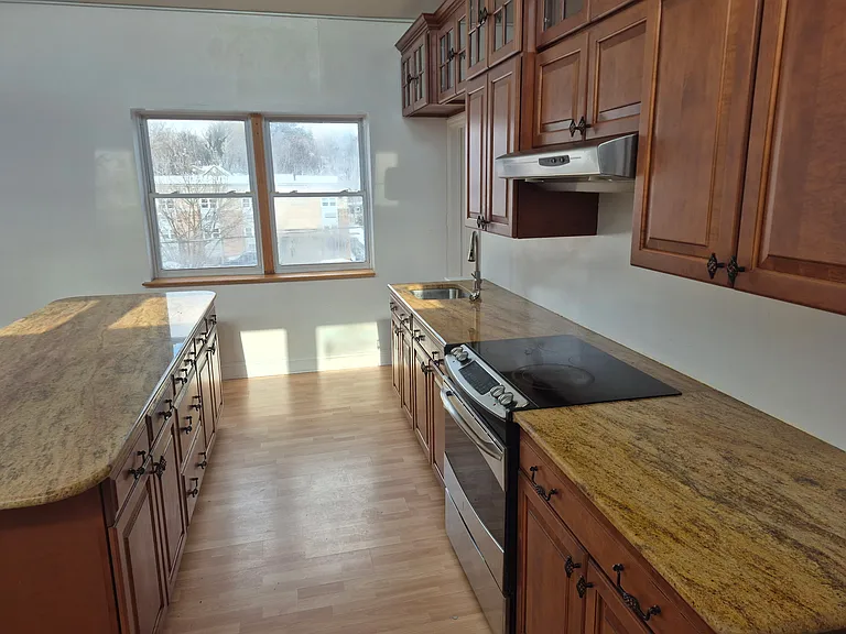 807 Sarah St #E — Photo 3