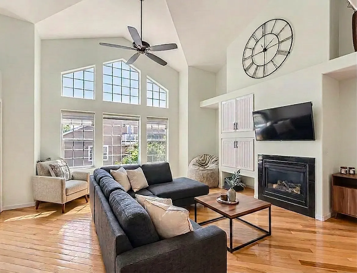 3 bed, 2.5 bath, 2080 sqft, $2,885 — Photo 2